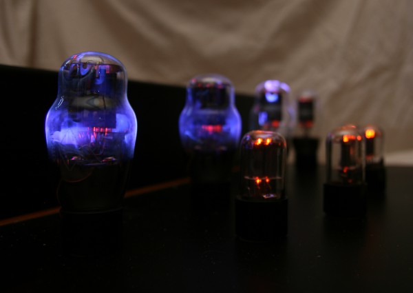 Argument_One_Class_A_Push_pull_Amplifier_Glowing_Tubes